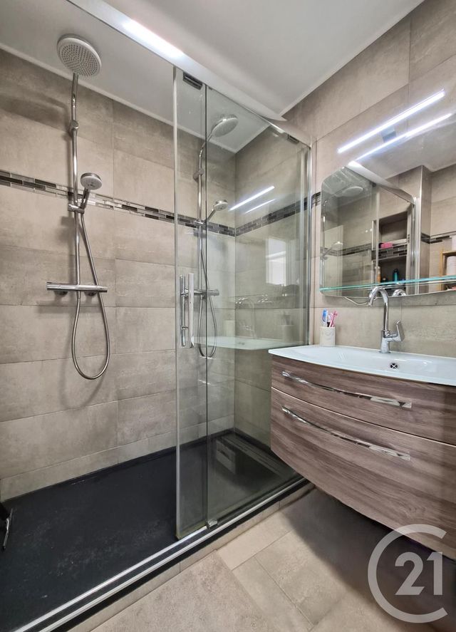 Appartement F4 à vendre - 4 pièces - 76.42 m2 - METZ - 57 - LORRAINE - Century 21 Immo Val