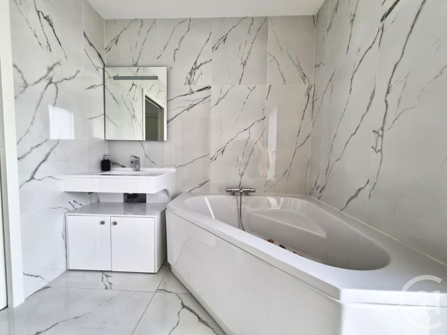 Afficher la photo en grand Appartement F4 à vendre - 4 pièces - 90.12 m2 - CUVRY - 57 - LORRAINE - Century 21 Immo Val