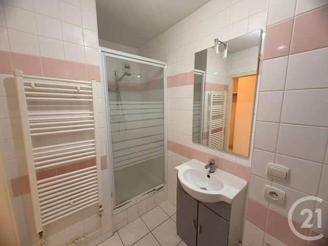 Appartement F3 à louer - 3 pièces - 56.12 m2 - UCKANGE - 57 - LORRAINE - Century 21 Immo Val