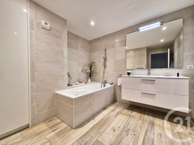 Appartement F5 à vendre - 5 pièces - 115.07 m2 - METZ - 57 - LORRAINE - Century 21 Immo Val