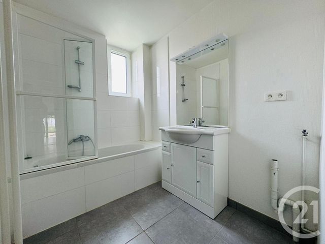 Appartement F3 à louer - 3 pièces - 78.49 m2 - LE BAN ST MARTIN - 57 - LORRAINE - Century 21 Immo Val